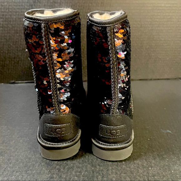 BNWOB UGG BLACK SHIFTING SEQUINS BOOT 6M PRICE FIRM!! - Picture 5 of 13